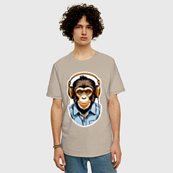 Футболка оверсайз мужская Портрет обезьяны в наушниках, цвет: миндальный — фото 2
