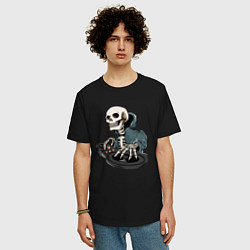 Футболка оверсайз мужская Скелет - диджей, цвет: черный — фото 2
