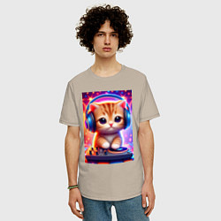 Футболка оверсайз мужская Cutie kitten DJ - neon glow, цвет: миндальный — фото 2