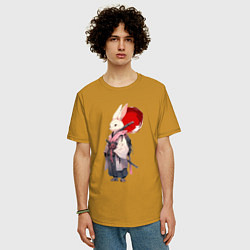 Футболка оверсайз мужская Заяц ронин, цвет: горчичный — фото 2