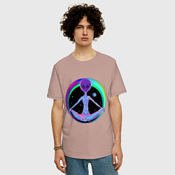 Футболка оверсайз мужская Alien Peace, цвет: пыльно-розовый — фото 2