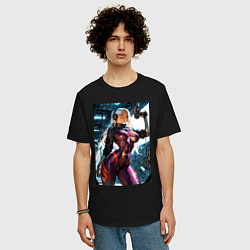 Футболка оверсайз мужская Девушка с оружием в киберпанк стиле, цвет: черный — фото 2