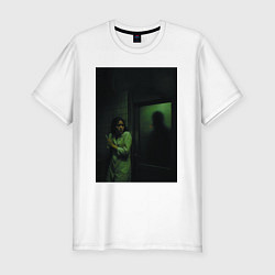 Футболка slim-fit Испуганная девушка прячется за дверью морга хоррор, цвет: белый