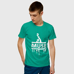 Футболка хлопковая мужская Muse цвета зеленый — фото 2
