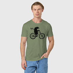 Футболка хлопковая мужская Ежик на велосипеде, цвет: авокадо — фото 2