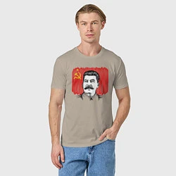Футболка хлопковая мужская Сталин и флаг СССР, цвет: миндальный — фото 2