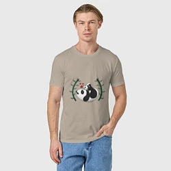 Футболка хлопковая мужская Мама панда с малышом, цвет: миндальный — фото 2