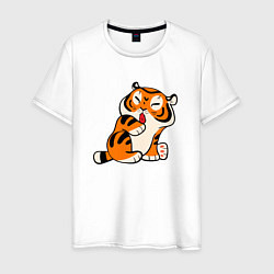 Футболка хлопковая мужская Забавный тигр показывает язык, цвет: белый