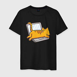 Мужская футболка Котик лежит на ноутбуке