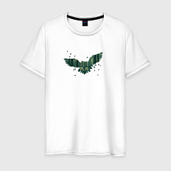 Мужская футболка Летящая сова в тенистом зеленом лесу
