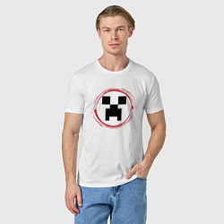 Футболка хлопковая мужская Символ Minecraft и красная краска вокруг, цвет: белый — фото 2