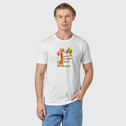 Футболка хлопковая мужская Радостный жираф с воздушными шарами, цвет: белый — фото 2