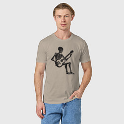 Футболка хлопковая мужская Скелет гитарист, цвет: миндальный — фото 2