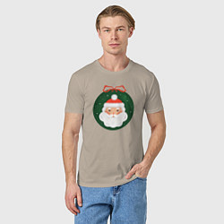 Футболка хлопковая мужская Дед Мороз в ёлочном шарике, цвет: миндальный — фото 2