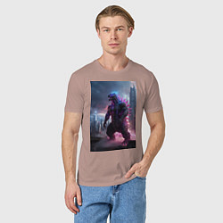 Футболка хлопковая мужская Годзилла посреди мегаполиса, цвет: пыльно-розовый — фото 2