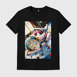 Мужская футболка Девушка окруженная клубникой