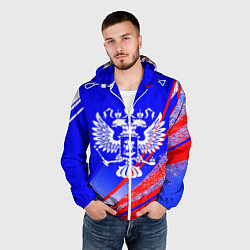 Ветровка с капюшоном мужская Герб России на фоне цветов флага синий, цвет: 3D-белый — фото 2