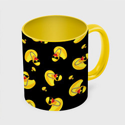 Кружка цветная Жёлтая уточка в в темных очках и цепочке на черном