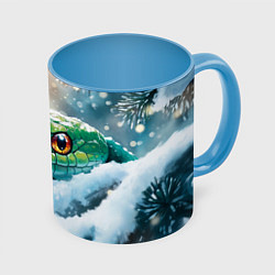 Кружка цветная Зеленая змейка на заснеженной ветке