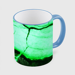 Кружка цветная Трещины на абстрактном зелёном фоне