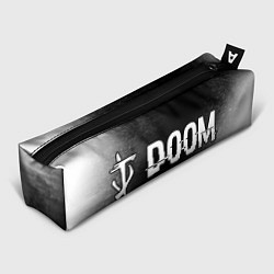 Пенал Doom glitch на темном фоне: надпись и символ