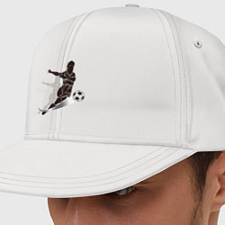 Кепка снепбек Футболист пинает футбольный мяч