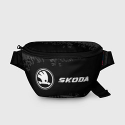 Поясная сумка Skoda speed на темном фоне со следами шин: надпись