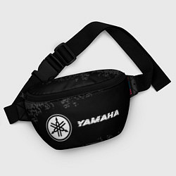 Поясная сумка Yamaha speed на темном фоне со следами шин: надпис, цвет: 3D-принт — фото 2