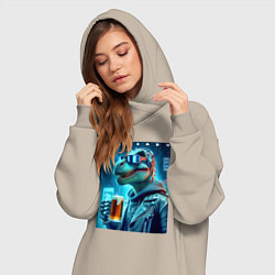 Женское худи-платье Крутой чувак Дино с кружкой пива - нейроарт, цвет: миндальный — фото 2