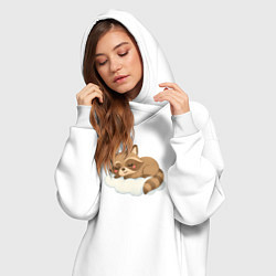 Женское худи-платье Милый енот на облачке, цвет: белый — фото 2