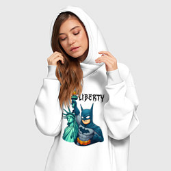 Женское худи-платье Batman and statue of Liberty - ai art fantasy, цвет: белый — фото 2