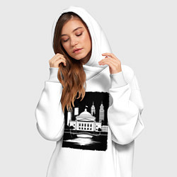 Женское худи-платье Капитолий у высоток, цвет: белый — фото 2