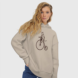 Толстовка оверсайз женская Винтажный кот на велосипеде, цвет: миндальный — фото 2