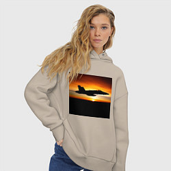 Толстовка оверсайз женская Самолёт на закате, цвет: миндальный — фото 2