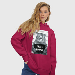 Толстовка оверсайз женская Кот преступник уголовник с табличкой, цвет: маджента — фото 2