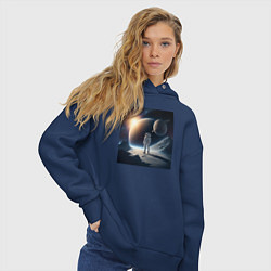 Толстовка оверсайз женская Человек в космосе, цвет: тёмно-синий — фото 2