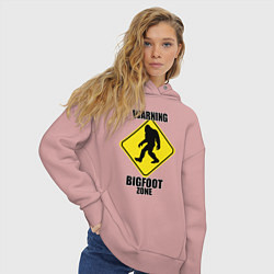 Толстовка оверсайз женская Предупреждающий знак Bigfoot zone, цвет: пыльно-розовый — фото 2