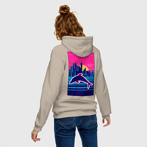 Женская толстовка-худи Дельфин на фоне города / Миндальный – фото 4