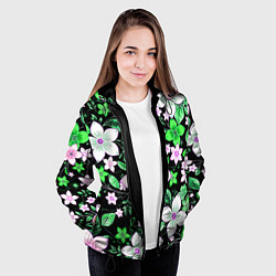 Куртка с капюшоном женская Зелёно-белые цветы на чёрном фоне, цвет: 3D-черный — фото 2