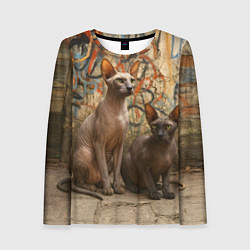 Женский лонгслив Петерболды сидят на фоне стены с граффити