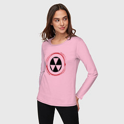 Лонгслив хлопковый женский Символ радиации Fallout и красная краска вокруг, цвет: светло-розовый — фото 2