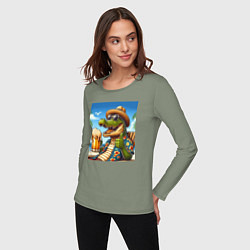 Лонгслив хлопковый женский Чувак крокодил с пивом на пляже, цвет: авокадо — фото 2