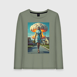 Женский лонгслив Девушка в костюме монашки уходит от взрыва