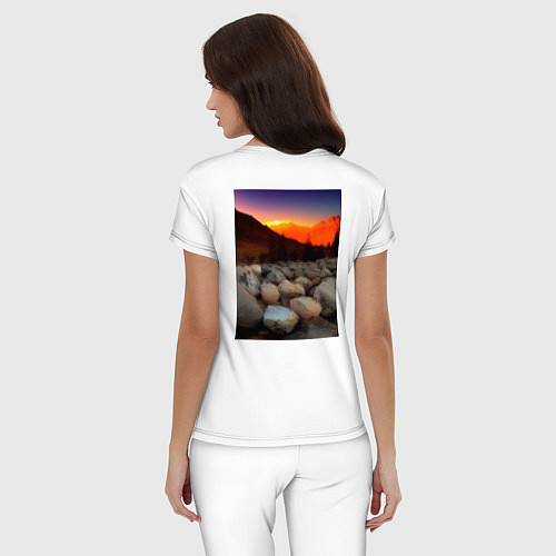 Женская пижама Горный пейзаж в закате солнца, каменная река / Белый – фото 4