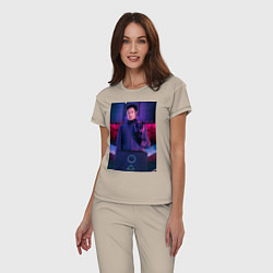 Пижама хлопковая женская Игра в кальмара ведущий с солдатами, цвет: миндальный — фото 2