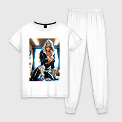 Женская пижама Черная кошка в комнате