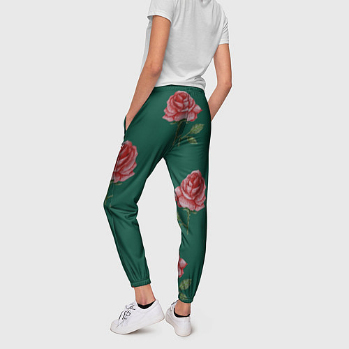 Женские брюки Ярко красные розы на темно-зеленом фоне / 3D-принт – фото 4