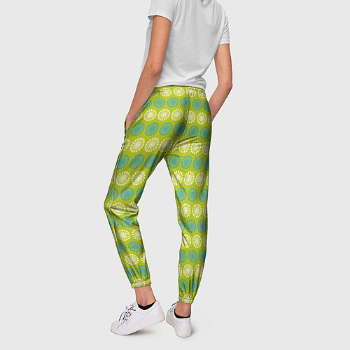 Женские брюки Зеленые и белые кружки / 3D-принт – фото 4
