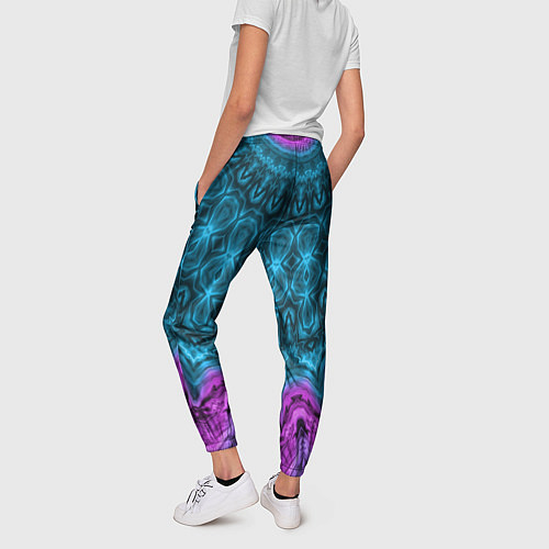 Женские брюки Малиново-синий орнамент калейдоскоп / 3D-принт – фото 4