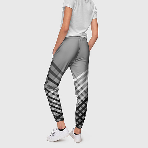 Женские брюки Косые черно-белые полосы на сером / 3D-принт – фото 4